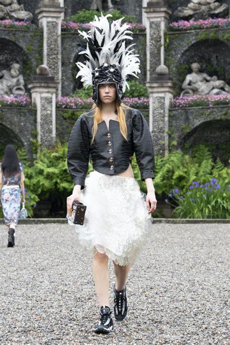 Sfilata Louis Vuitton a Isola Bella: look e ospiti vip 